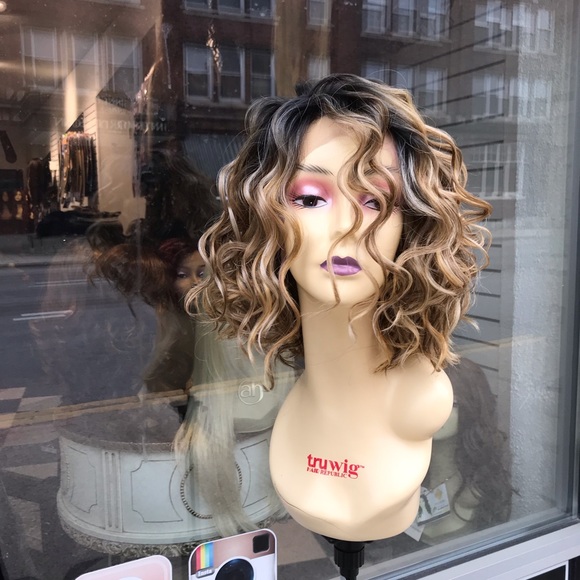 Ash blonde curly bob 4X4 Freepart ombré wig 2020 - Picture 3 of 8